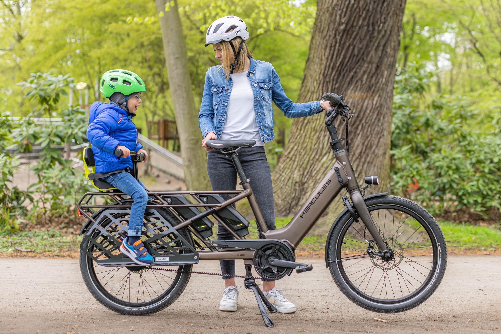 Das Bild zeigt das e-Bike Hercules Rob Family F360, das speziell für Familien konzipiert ist.