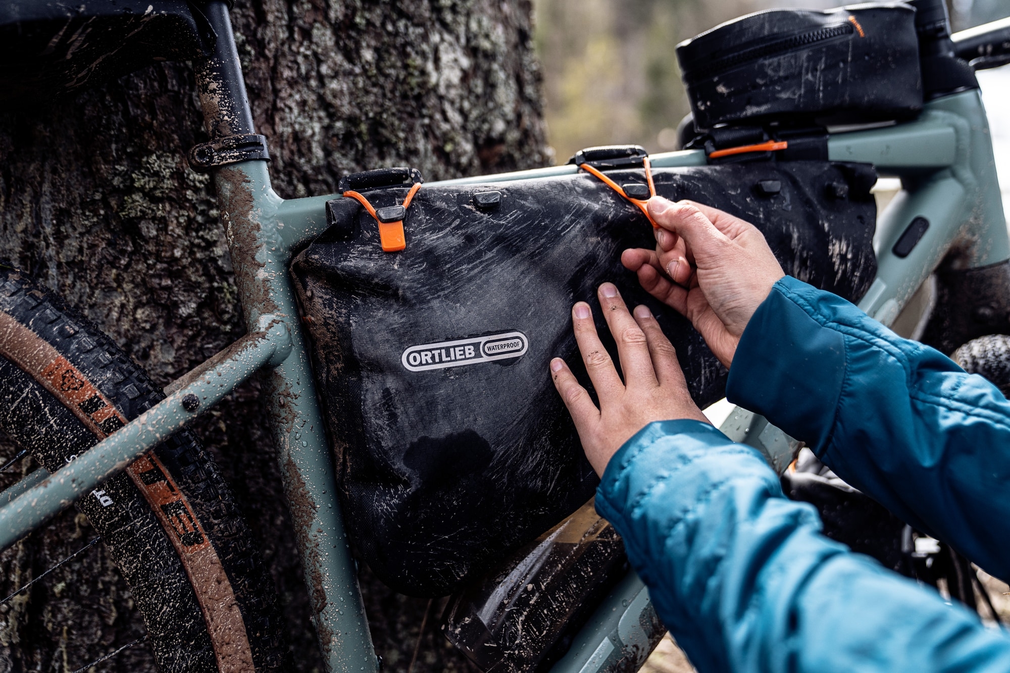 Robuste Ortlieb Fahrradtasche, ideal für E-Bike-Abenteuer. Perfekt für den sicheren Transport bei jedem Wetter.