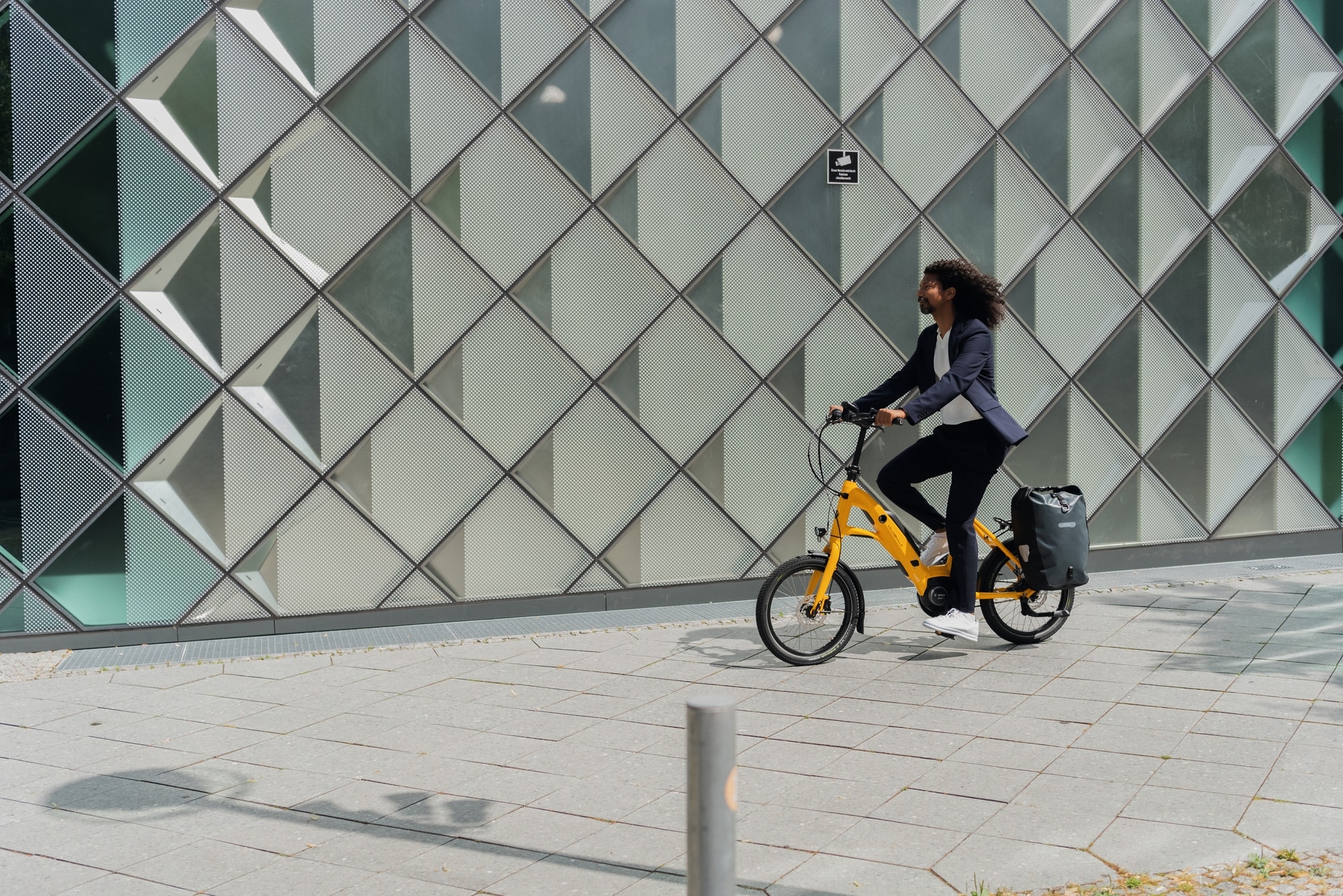 Entdecken Sie das kompakte Velo de Ville Compact KEB für stilvolle und agile Fahrten in der Stadt. Perfekt für mode