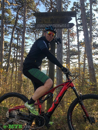 Erleben Sie aufregende Trails mit dem R Raymon TrailRay E 10.0. Perfekt für anspruchsvolle Strecken und beeindrucke