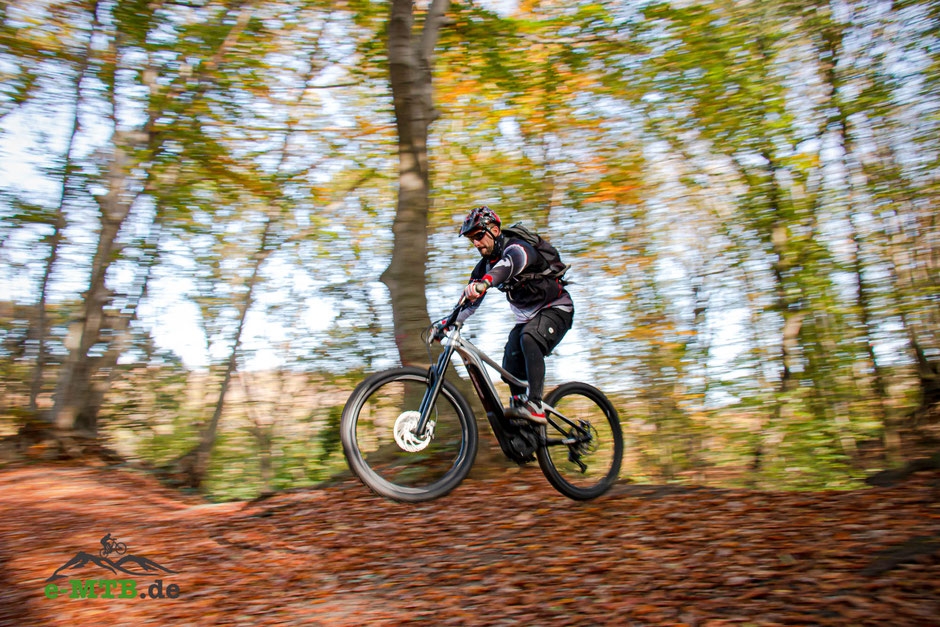 Erleben Sie dynamische Fahrten mit dem Giant Trance X E+ – ideal für aufregende Abenteuer im Kölner Umland. Perfekt