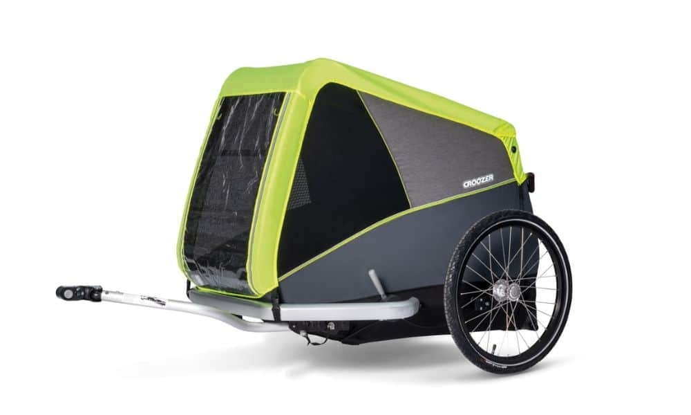 Fahrradanhänger von Croozer mit wetterfestem Regenverdeck für sicheren Transport bei jedem Wetter.