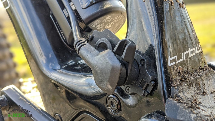 Robuster Ladeanschluss für Specialized Turbo E-Mountainbikes bietet zuverlässige Leistung und einfache Bedienung im