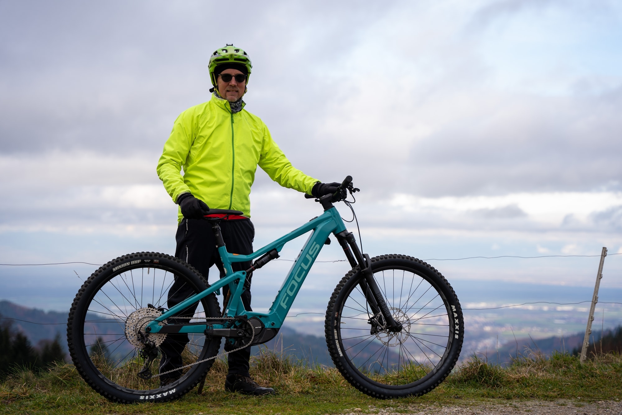 Entdecken Sie das Focus Jam7.8-14 E-Bike für ultimative Offroad-Abenteuer. Ideal für anspruchsvolle Geländefahrten