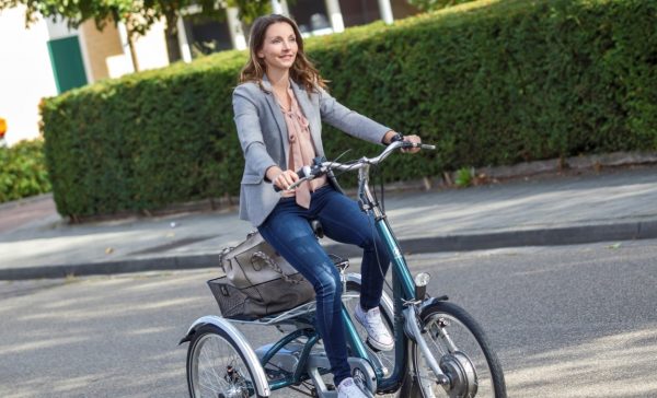 fahrrad mit 2 rädern vorne und 1 rad hinten